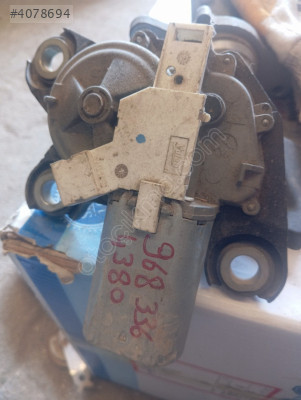 Peugeot rifter arka silecek motoru.9683364380