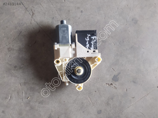 Renault Fluence sağ arka kapı cam. Motoru 0130822331