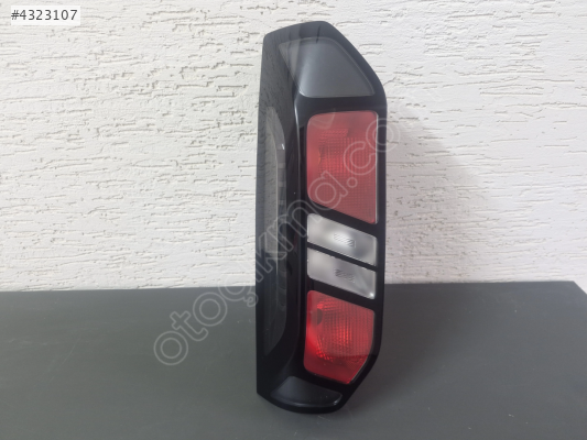 FORD CUSTOM SOL ARKA STOP LAMBASI KIRMIZI/BEYAZ DUYSUZ 2023-2025