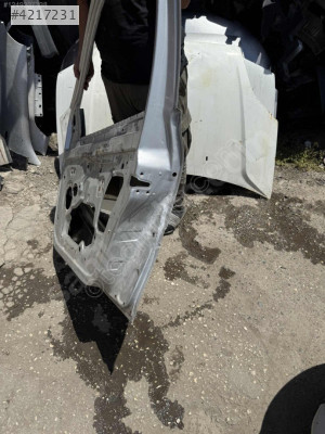 Clio 3 HB sağ ön kapı