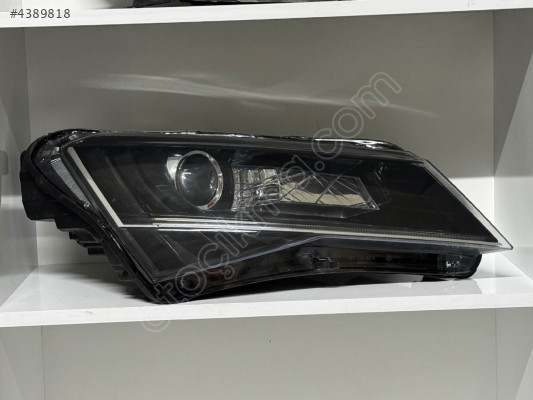 Skoda süper b 2015-2018 sağ far