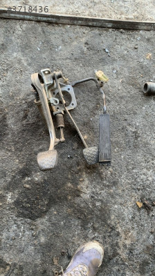 W124 Mercedes E Serisi Çıkma Pedal Takımı - Bakalit