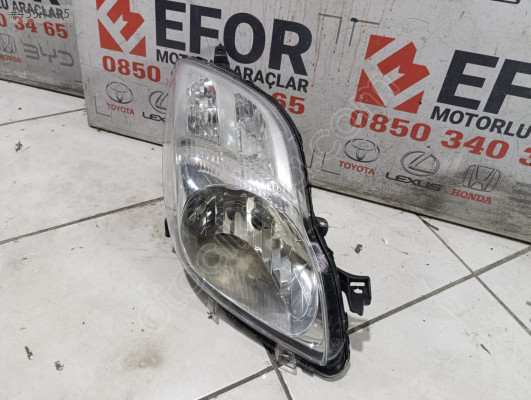 TOYOTA YARİS SAĞ FAR ÇIKMA ORİJİNAL PARÇA