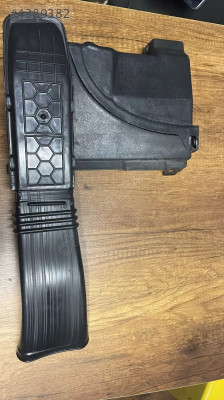 Renault Megane 4 Akü Üst Kapağı 165553843R 165556458R