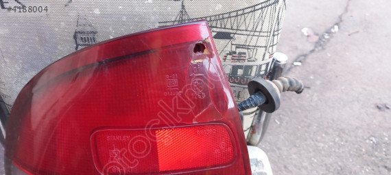 Mazda 626 kusurlu sol arka stop