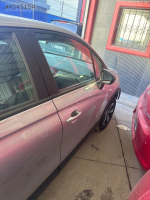 OPEL CROSSLAND 2024 sağ ön dolu kapı