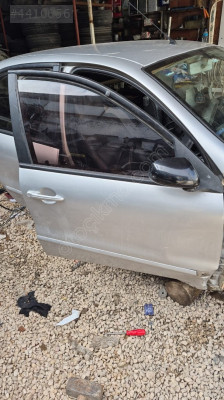 Marea sağ ön kapı gri sağ alt köşede ufak hasarlı