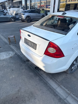 Focus 2.5 bagaj kapağı dolu hatasız beyaz