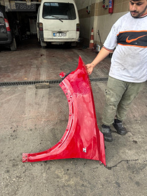 ALFA ROMEO TONELA KIRMIZI SOL ÖN ÇAMURLUK ORJINAL