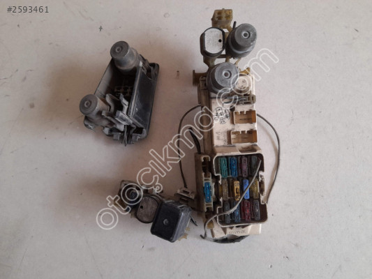 TOYOTA COROLLA İÇ VE MOTOR İÇİ SİGORTA RÖLE TABLA