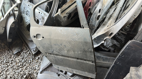 Peugeot 407 sağ arka kapı çıkma
