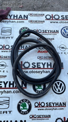 5K6867913B 5K6867913 golf 6 sol sağ arka kapı lastiği