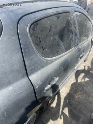 Peugeot 207 sağ arka kapı