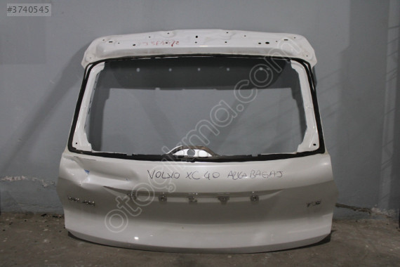 VOLVO XC40 ARKA BAĞAJ KAPAĞI