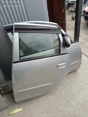 mitsubishi colt hatasız sol arka kapı