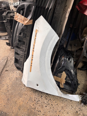 Courier ön çamurluk