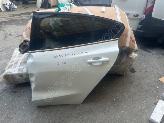 Ford Focus sol arka kapı dolu beyaz