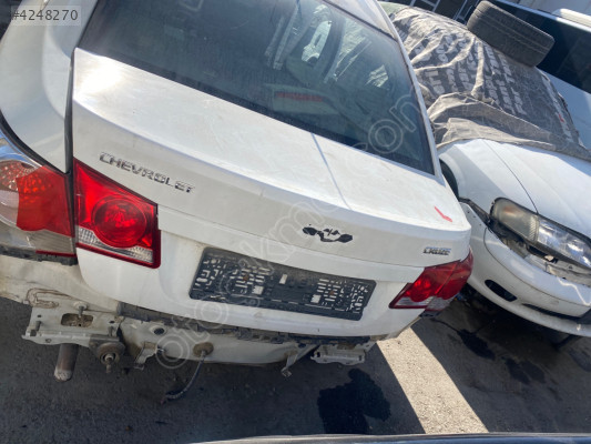 Chevrolet cruze arka başak kapağı çıkma