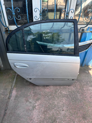 2001 toyota avensis sağ arka kapı dolu