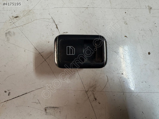 MERCEDES CLA 117 KASA SAĞ ARKA CAM DÜĞMESİ ORJİNAL