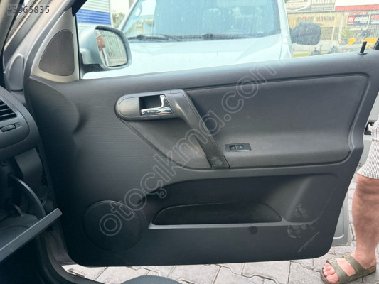 2000-01 VW POLO SOL VE SAĞ ÖN KAPI DÖŞEMESİ ORJ ÇIKMA