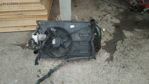 2014 VOLVO V40 RADYATÖR DOLU ÇIKMA ORİNAL