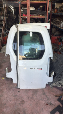 2016 Peugeot Partner sağ bagaj kapağı 20.000