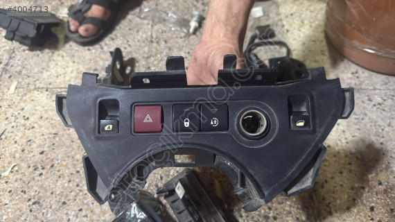 09-18 PEUGEOT PARTNER CAM AÇMA DÜĞMELERİ VE TUŞ TAKIMI ORJ ÇIKMA