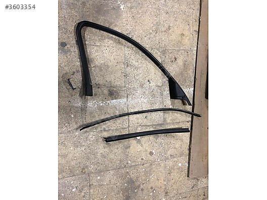 BMW E90 KAPI CAM ÇITASI