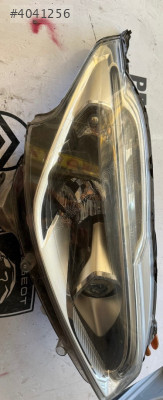 Peugeot 208 sağ ön far