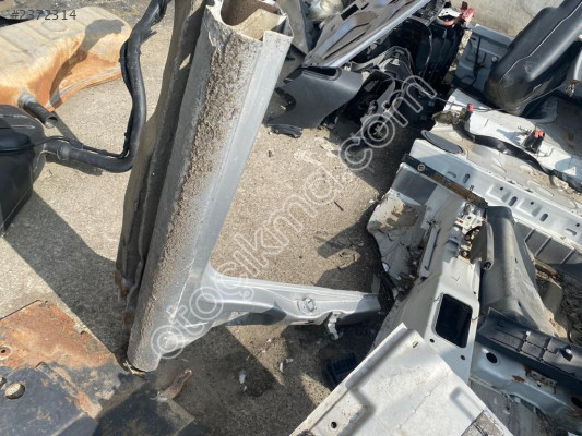 Volkswagen Golf 5 Sağ Marşpiyel Direkli Hatasız Orjinal Çıkm