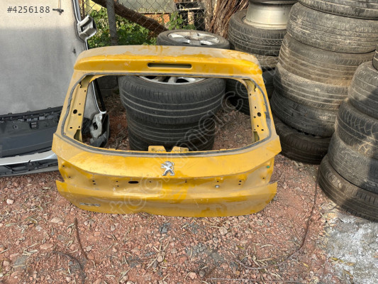 Peugeot 208 arka bagaj kapağı çıkma