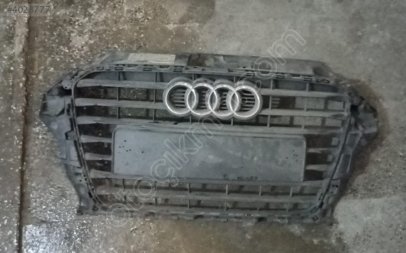 AUDİ A3 HB ORJINAL ÇIKMA ÖN PANJUR IZGARASI