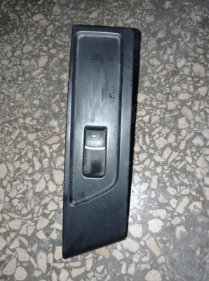 3AB857858 10-14 B7 ORJ. ÇIKMA SAĞ ÖN CAM DÜĞMESİ