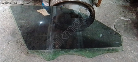 AUDİ Q2 SAG ÖN   KAPI CAMI