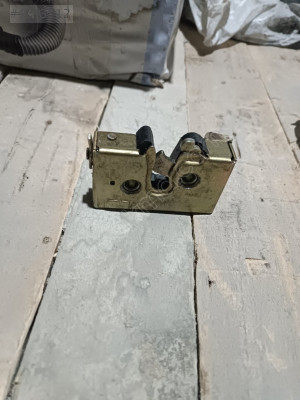 Volkswagen Jetta Mk1 Sağ arka kapı kilidi