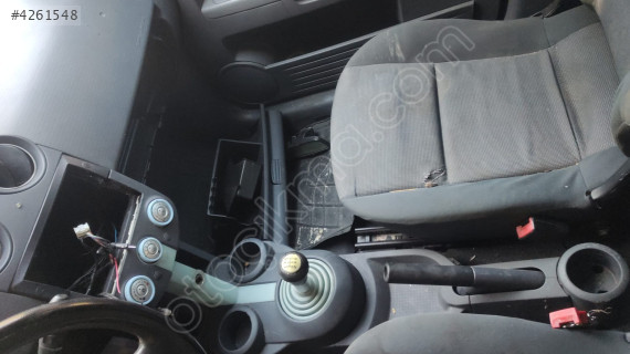 MİTSUBİSHİ COLT ORTA KONSOL