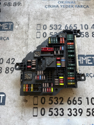 ÇIKMA BMW F11 9234423-01 923442301 SİGORTA KUTUSU