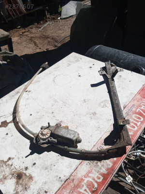 Renault 9 sağ ön cam krikosu orjinal