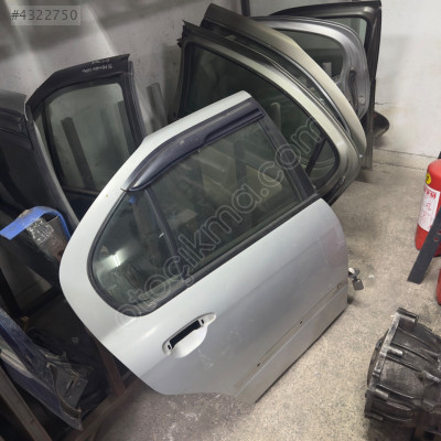 Primera sağ arka kapı