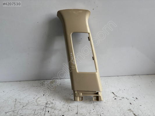 TOYOTA COROLLA SOL ORTA DİREK İÇ BAKALİTİ ÜST