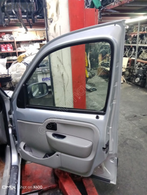 Renault Kangoo 2 hatasız sağ ön kapı