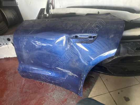 Porsche taycan sol arka kapı