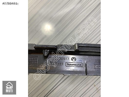 9681053977 2001657 Citroen C5 Tampon Izgarası Ön Merkezi