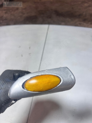 OPEL VECTRA B ÖN  SAĞ ÇAMURLUK SİNYALİ ÇIKMA ÜRÜN