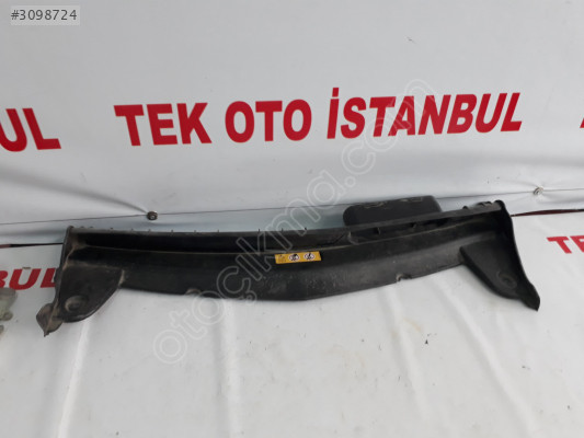 Mercedes E 213 RADYATÖR ÜST PANEL A2135000055