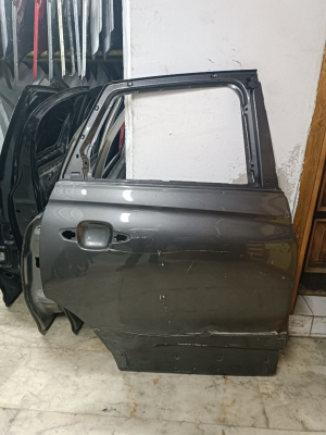 Crossland x sağ arka kapı çıkma orjinal