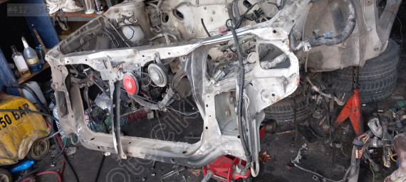 Toyota carina ön panel