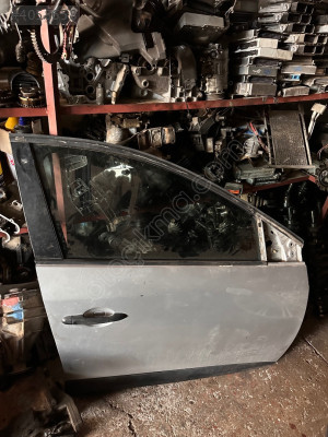 Renault Fluence sağ ön kapı