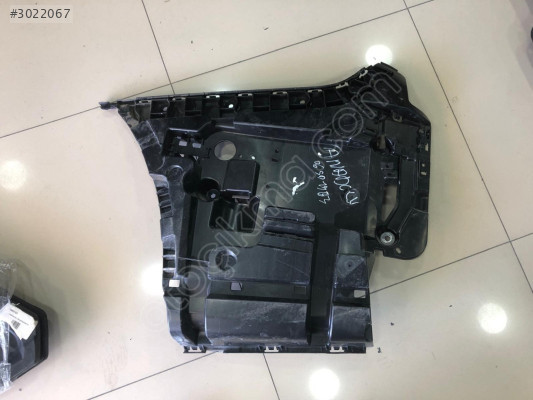 BMW İ7 G70 ARKA TAMPON SOL İÇ BRAKET 51129464133